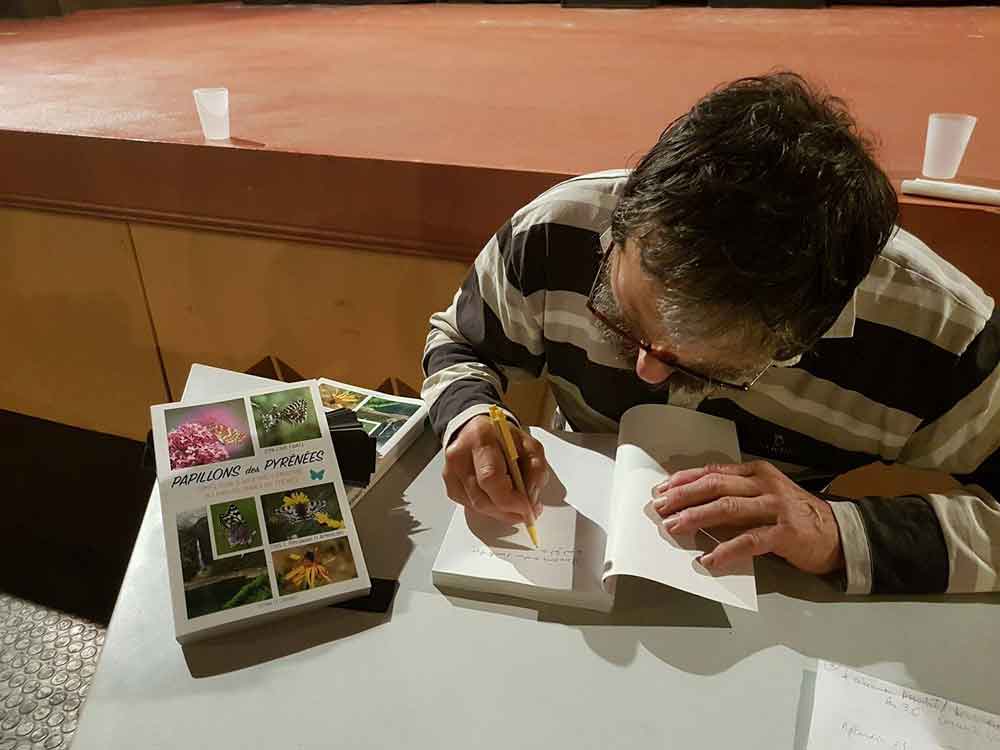 Jean-Louis Fourés signing copies of his book
